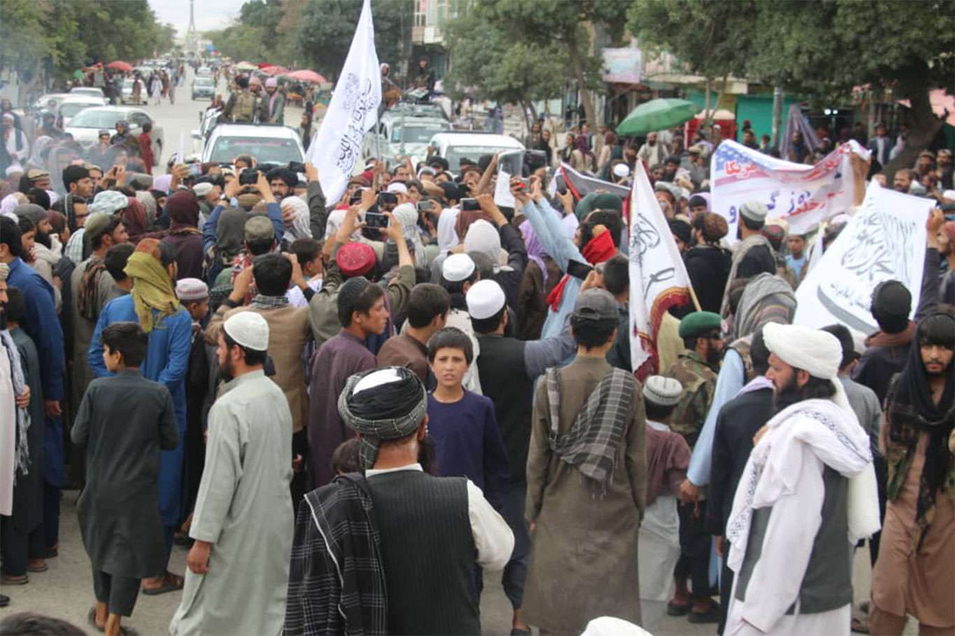 ABD'nin hava saldırısı Afganistan'da protesto edildi
